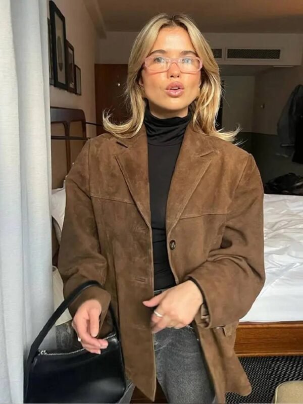 Modna kurtka damska w oversize z wyprofilowanymi ramionami – Brązowy
