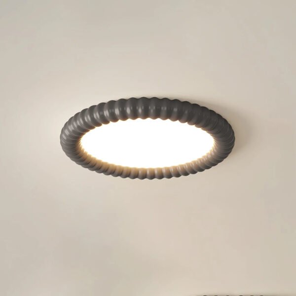 Ciemna plafoniera sufitowa LED z falistym obramowaniem