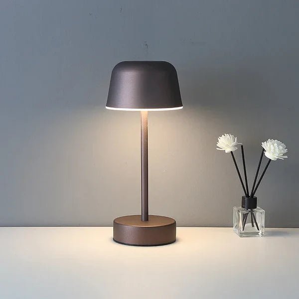 Brązowa lampka stołowa LED z zasilaniem USB, Ø 12 × 28 cm