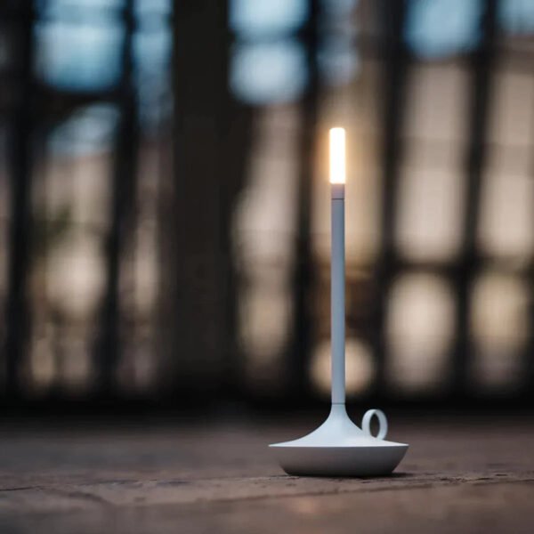 Biała stołowa lampa LED w kształcie świecy z dotykowym ściemnianiem