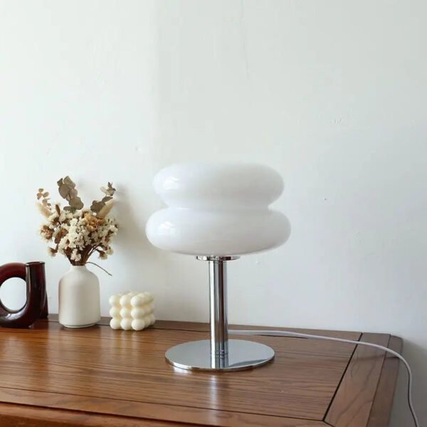 Stołowa lampa retro ze szklanym kloszem, ściemnianiem — biała