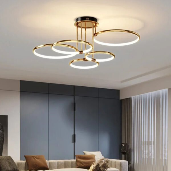 Złota lampa sufitowa LED z 5 pierścieniami