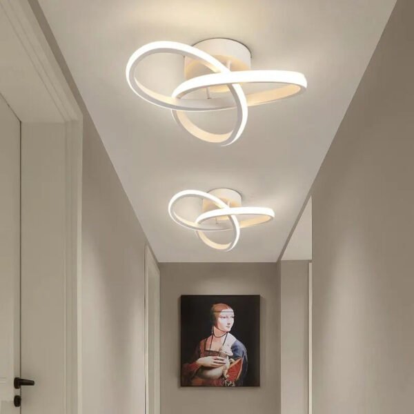 Biały geometryczny plafon sufitowy LED z przeplatającymi się pierścieniami