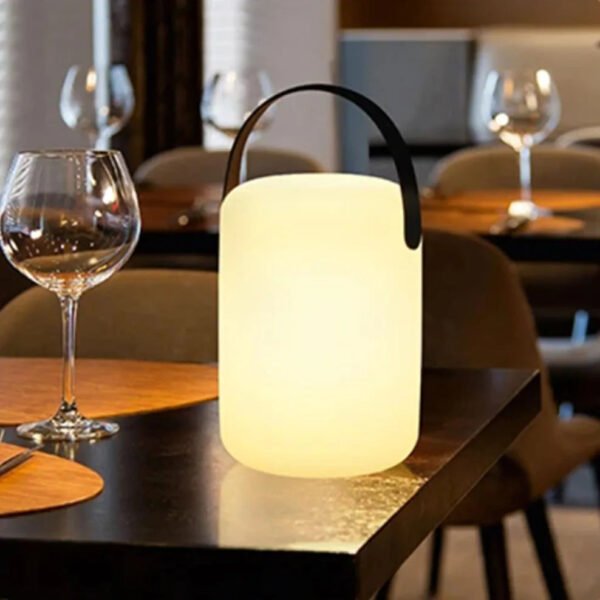Przenośna lampka stołowa LED RGB z pilotem, ładowana przez USB