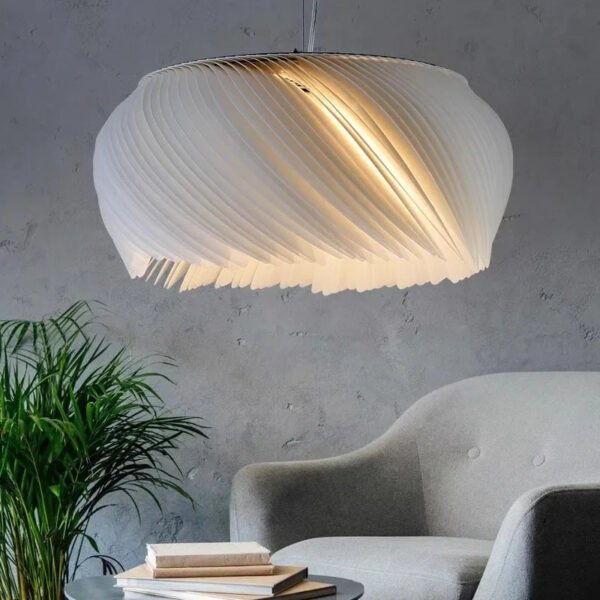 Biała akrylowa lampa wisząca z falistym kloszem – 3 rozmiary