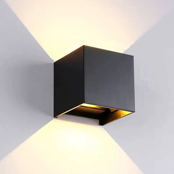 Czarny kinkiet LED w kształcie kostki 6 W, 10 × 10 × 10 cm