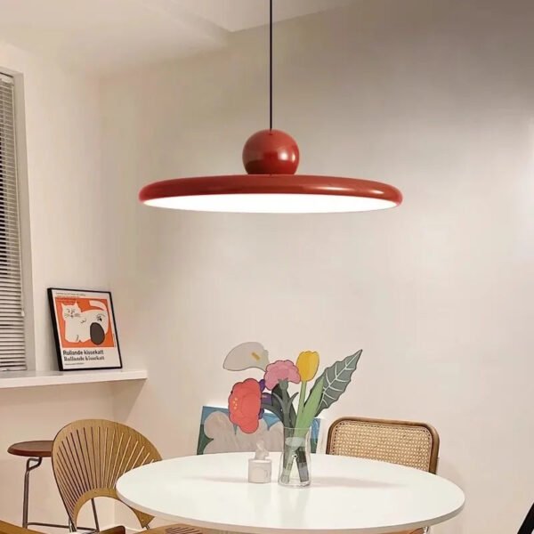 Czerwona lampa wisząca LED z regulowanym zawieszeniem