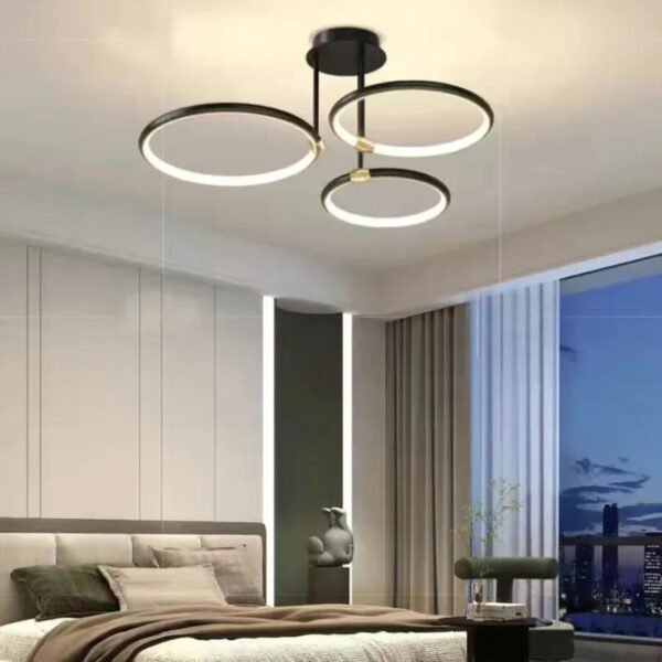Czarna lampa sufitowa LED z 3 pierścieniami