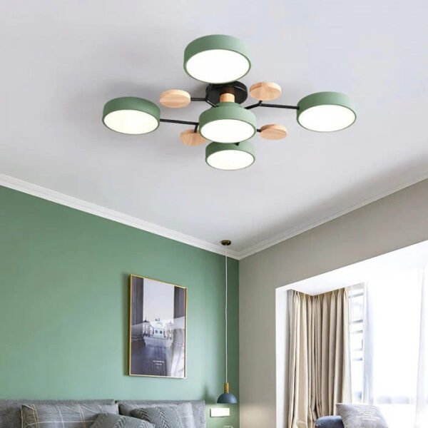 Zielona wieloramienna lampa sufitowa LED z drewnianymi detalami