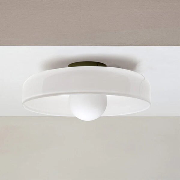Okrągła szklana lampa sufitowa w minimalistycznym stylu — biała