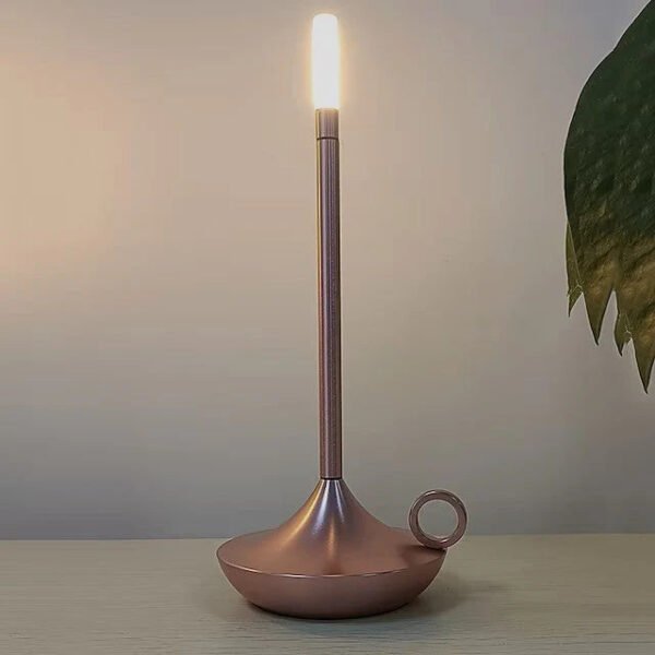 Różowozłota stołowa lampa LED w kształcie świecy z dotykowym ściemnianiem