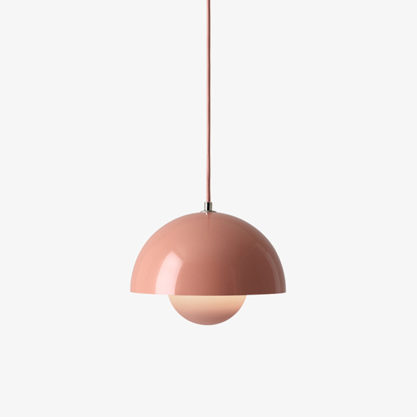 Różowa półkulista lampa wisząca z oprawką E27