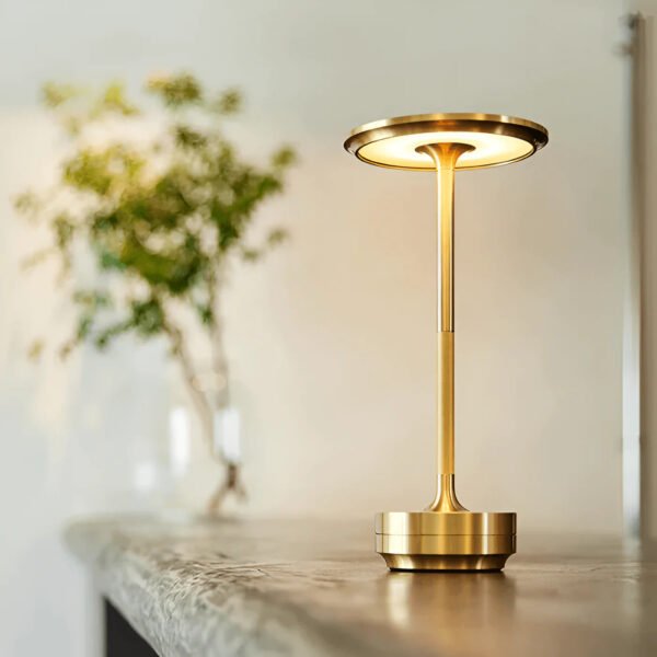 Złota lampa stołowa LED z ładowaniem USB