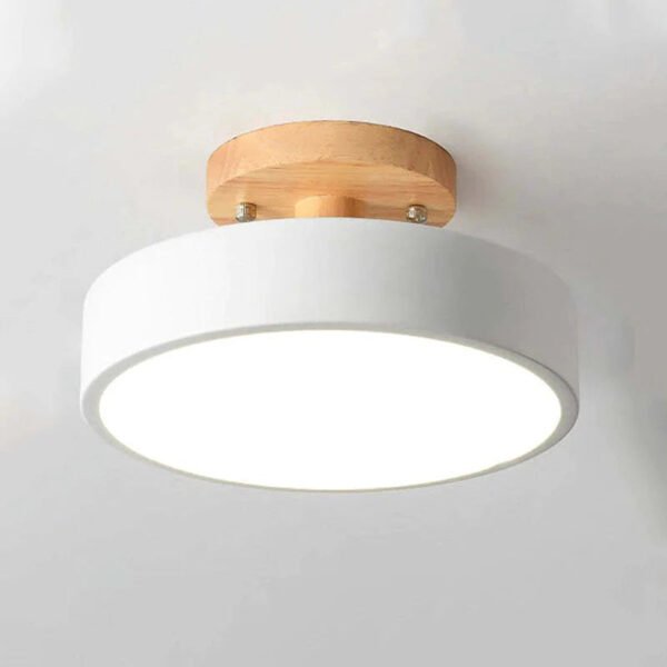 Biała okrągła lampa sufitowa LED z drewnianą podstawą