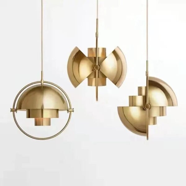 Złota metalowa lampa wisząca z dekoracyjnym pierścieniem